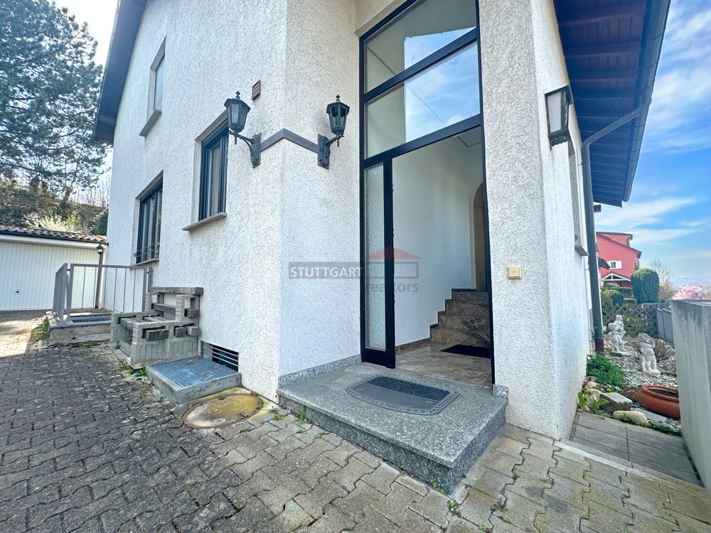 Giant single family home at prime location with ...